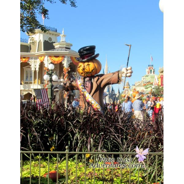 Halloween-Mayor-Scarecrow
